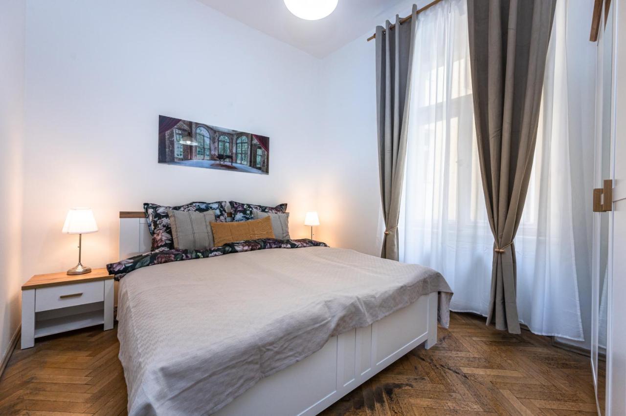 Tynska Ulicka Apartment Praag Buitenkant foto